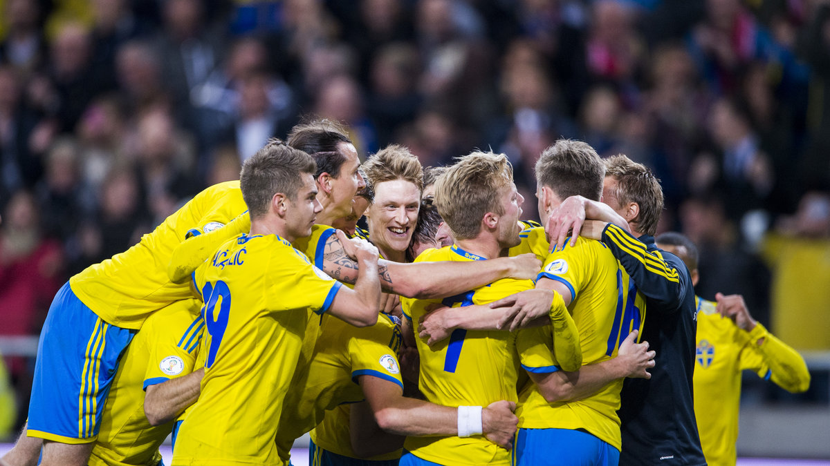 Hela det svenska alget firade segern mot Österrike, låt oss se liknande bilder efter Portugal matcherna.